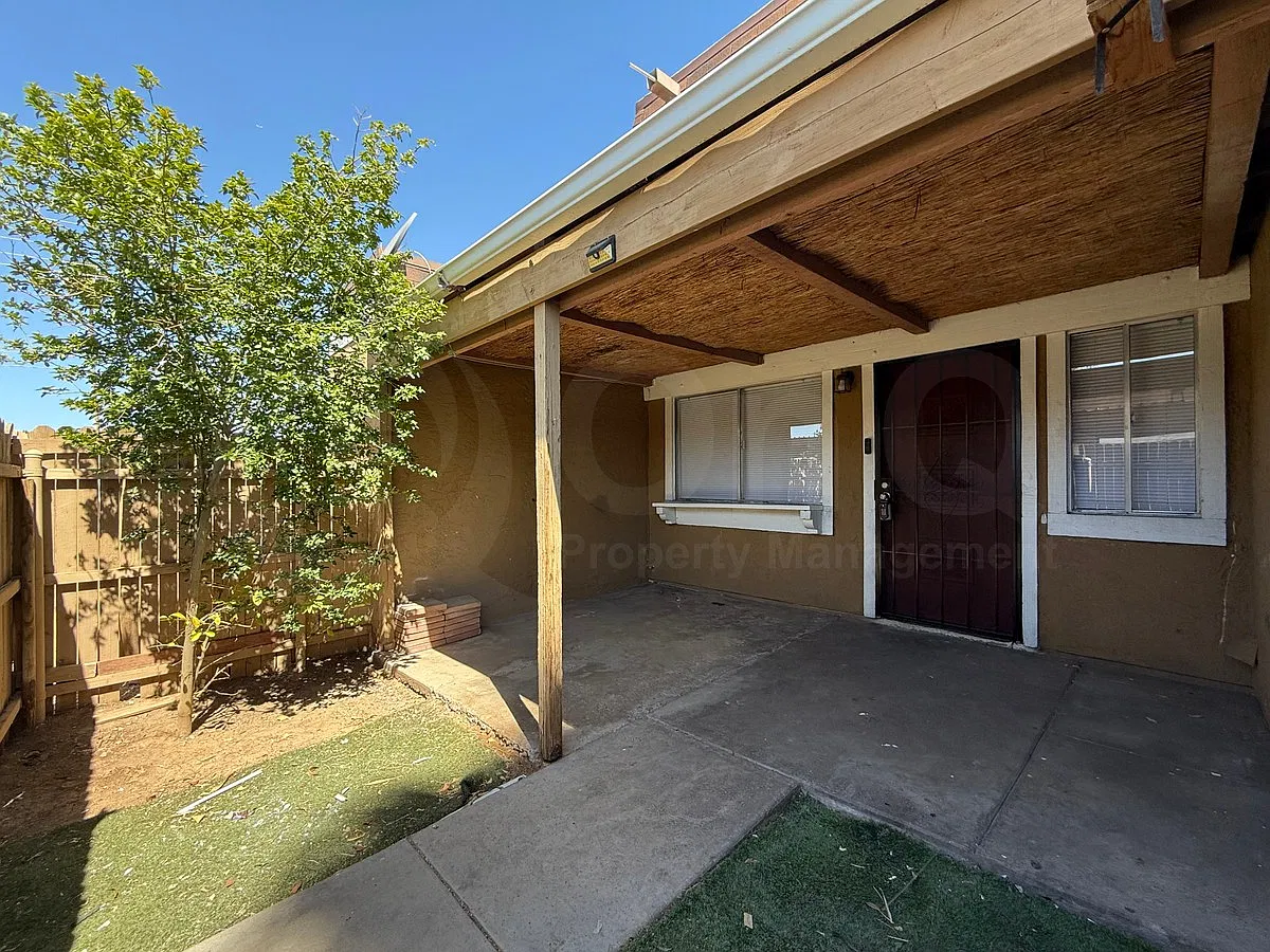 2 bed, 1.5 bath, 924 sqft, $1,299 — Photo 4