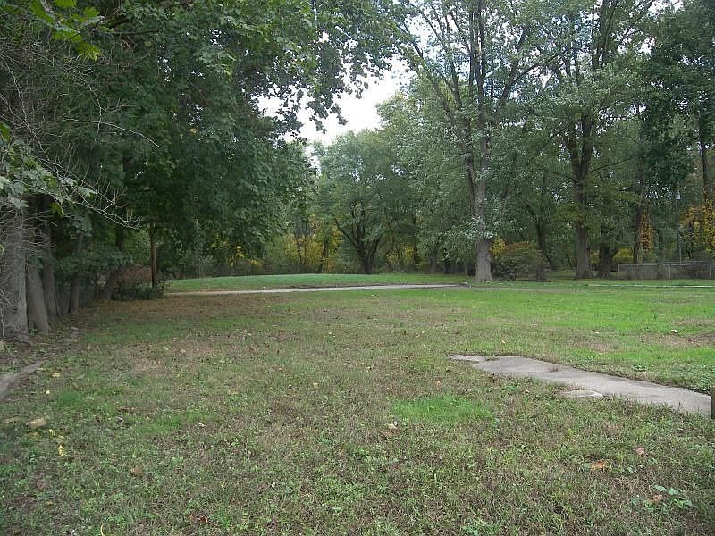 2nd image of 571 Ryerson Rd