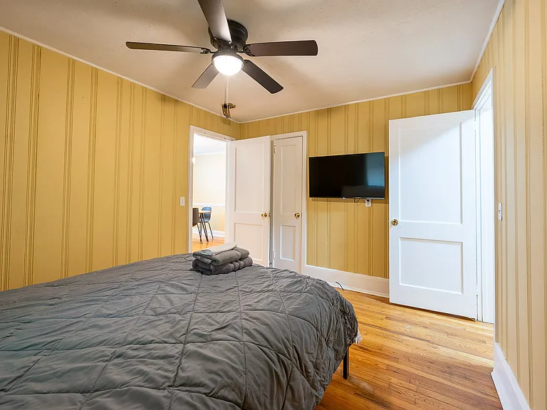 1803 Heath St — Photo 16