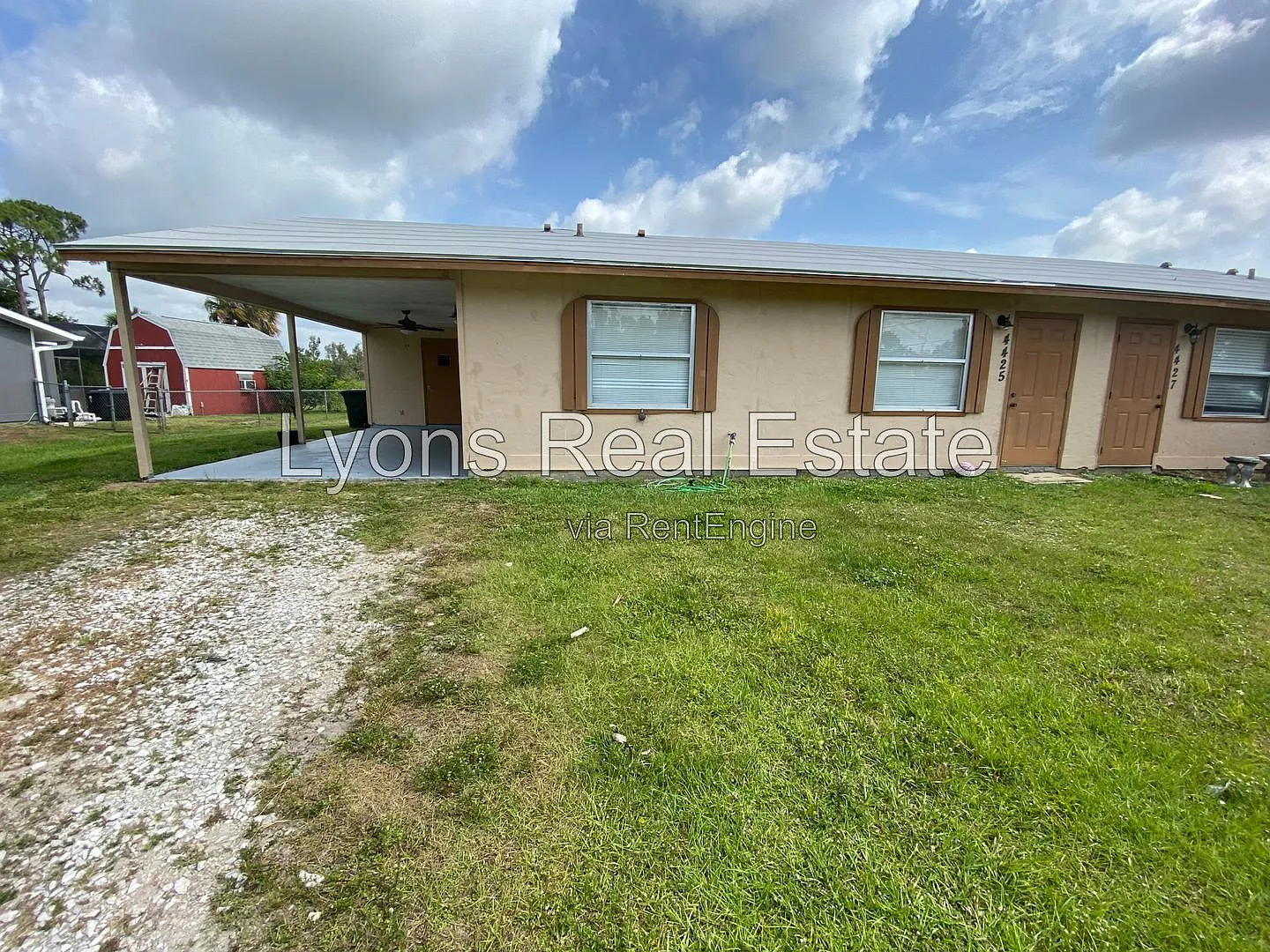 2 bed, 2.0 bath, 840 sqft, $1,095 — Photo 2