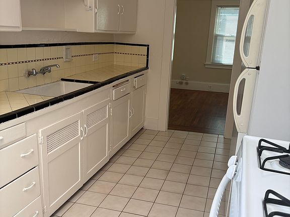 4th image of 439 Alcatraz Ave
