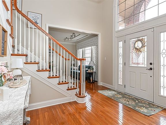 2nd image of 30 Burke Rd