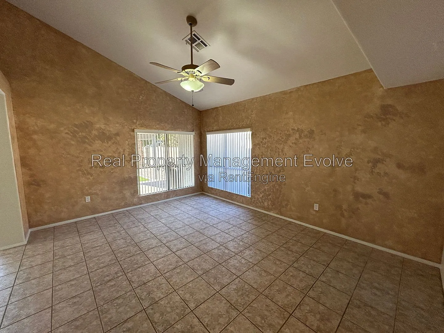 3 bed, 2.5 bath, 1579 sqft, $1,945 — Photo 4