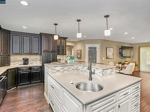 5th image of 107 Greenbrook Ct