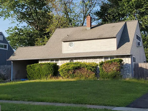 32 Geranium Rd, Levittown, PA 19057