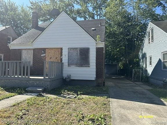 4th image of 16410 Manning St