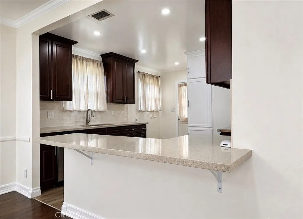 2 bed, 900 sqft, $3,500 — Photo 3