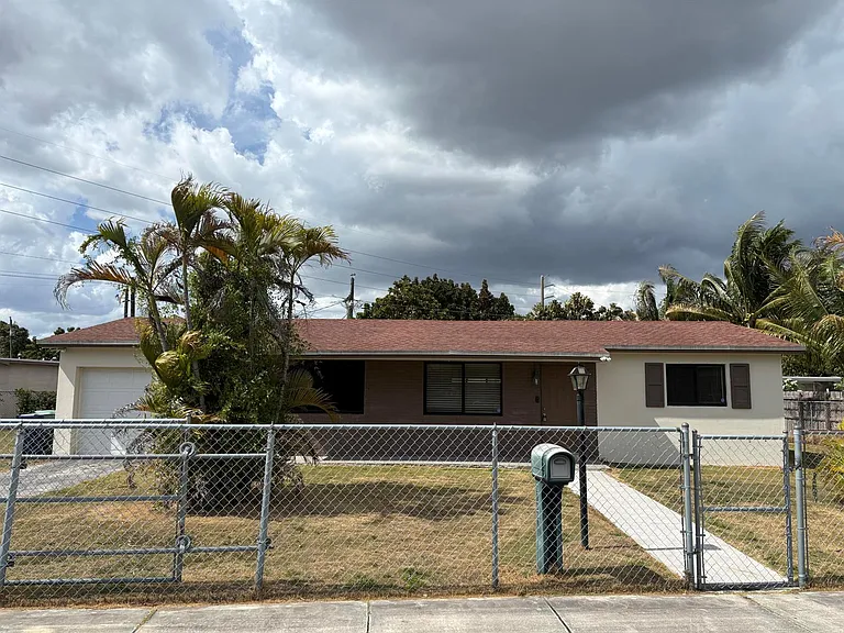 20320 SW 110th Ct — Photo 1