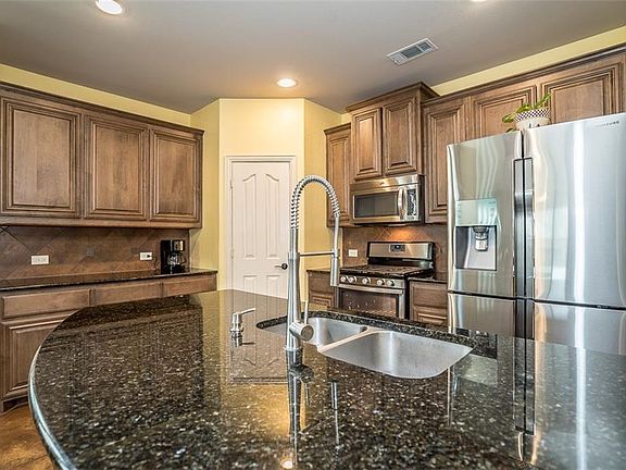 3rd image of 113 Drayton Dr