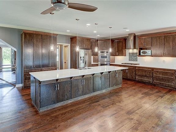 5th image of 4408 NE Hideaway Hill Cir
