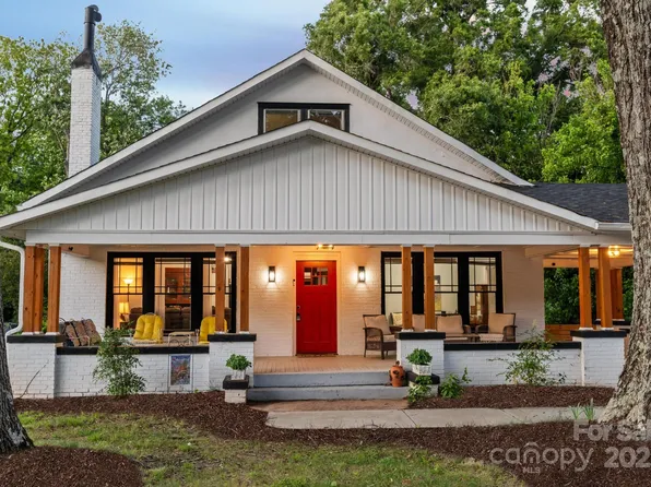 606 1st St W, Conover, NC 28613