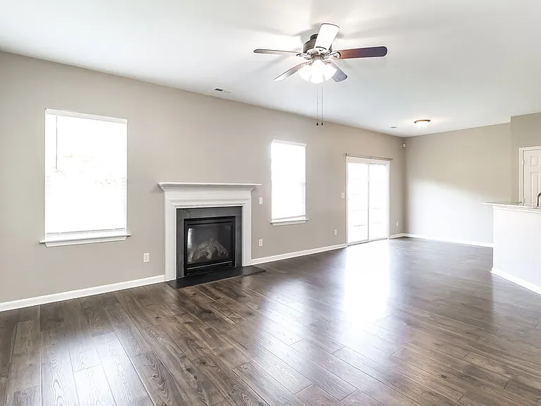 2900 Village Center Dr — Photo 9