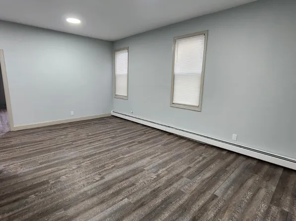 425 Martin Luther King Jr Drive image 7 of 10