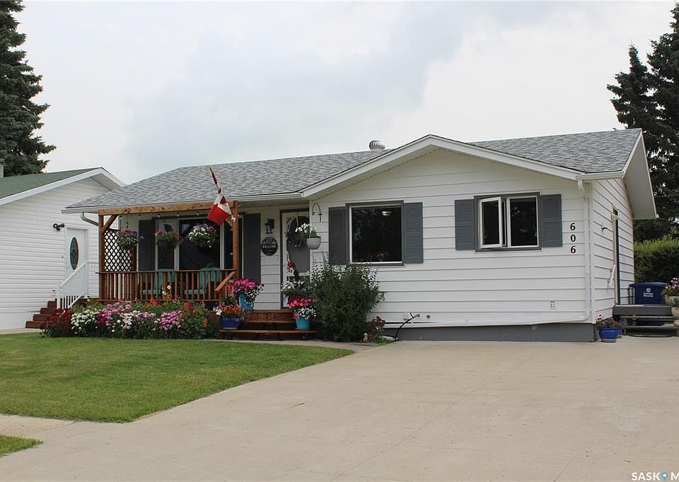 1st image of 606 2nd STREET W