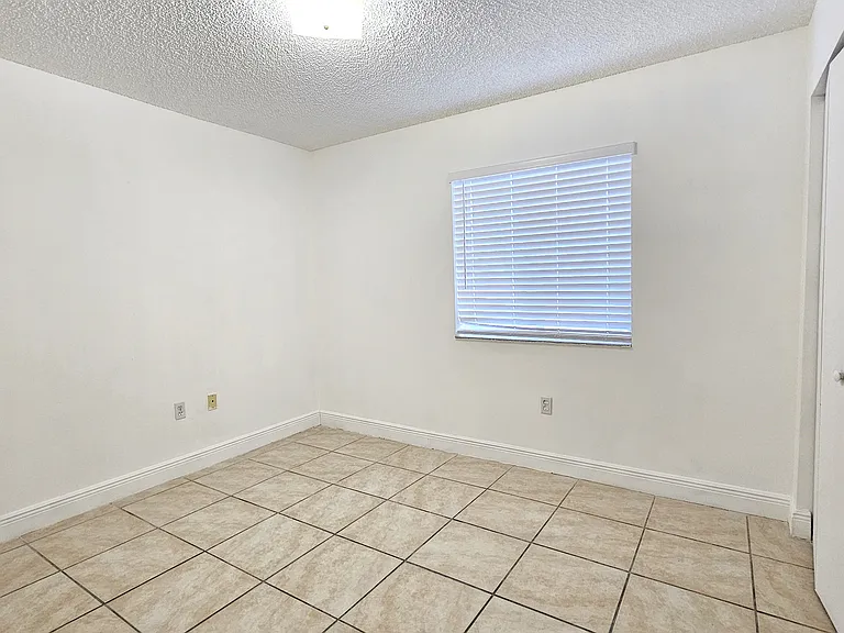 10611 SW 170th Ter — Photo 15