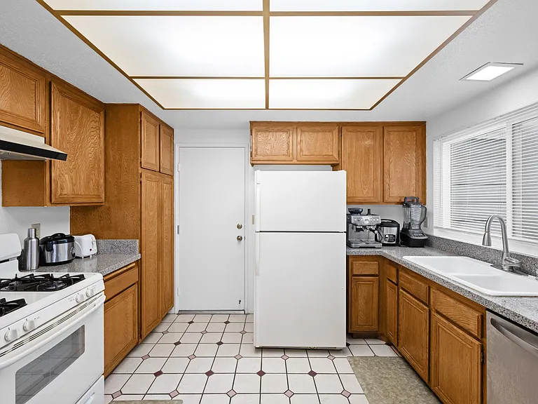 12168 Mount Vernon Ave — Photo 14