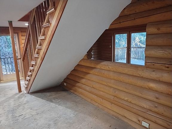 Main Cabin - Living Room