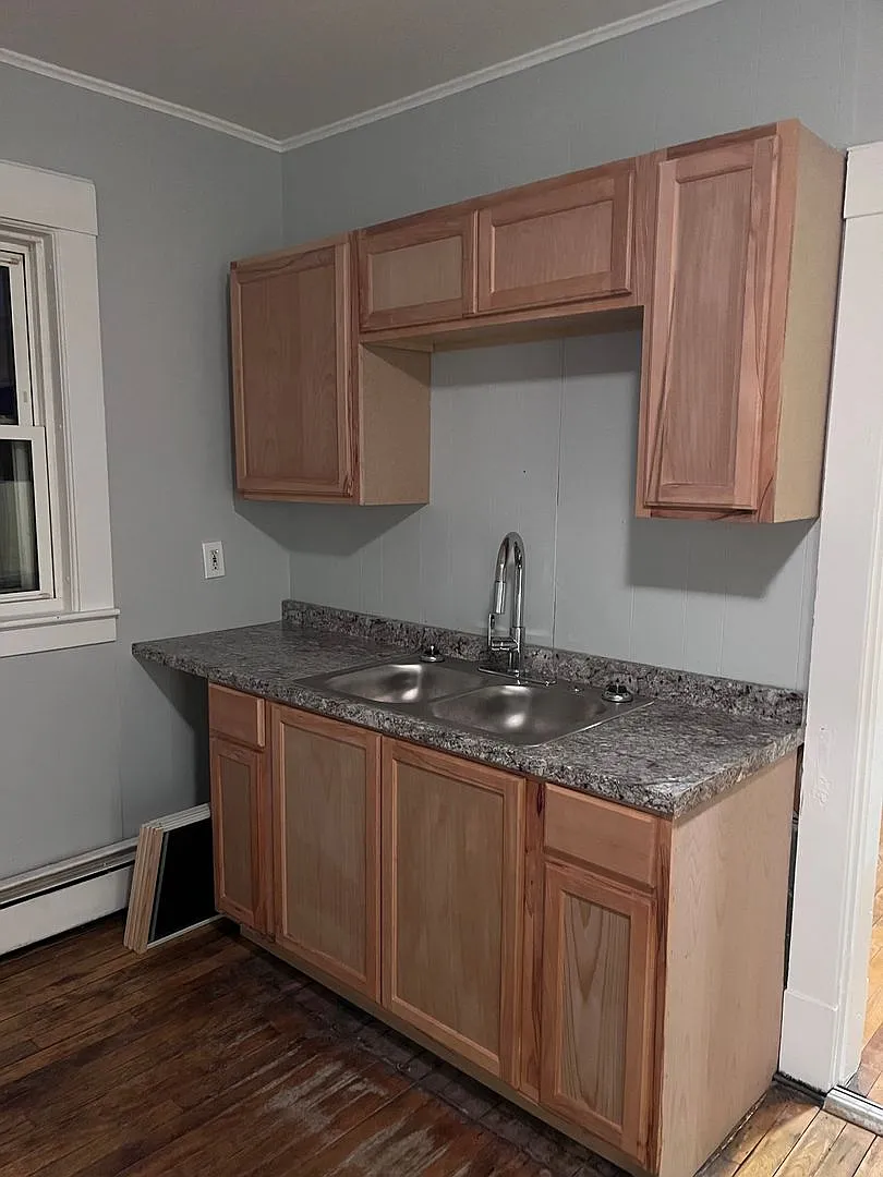 27 Maple Street — Photo 2
