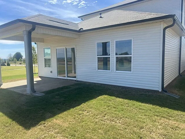 4 bed, 2018 sqft, $2,300 — Photo 2