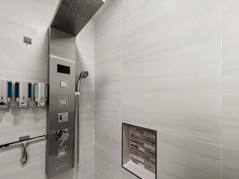 1242 E Pierce St #2 — Photo 15