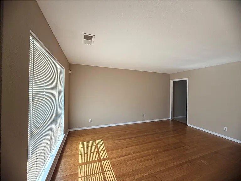 2513 Mulberry Ln — Photo 5