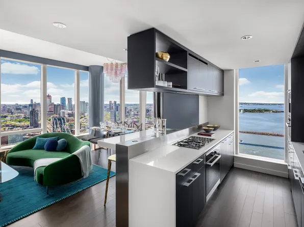 252 South Street image 5 of 69