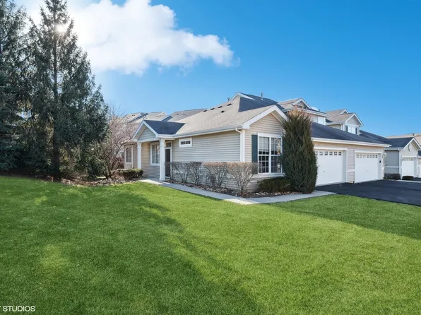 1547 W Remington Ln, Round Lake, IL 60073