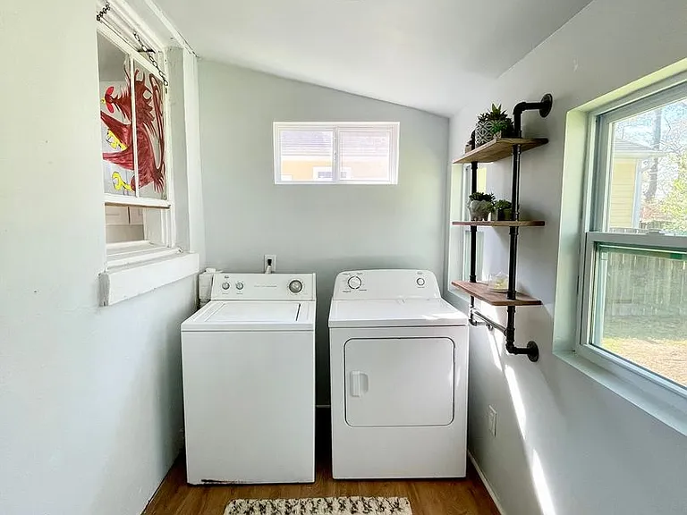 611 Howard St — Photo 13