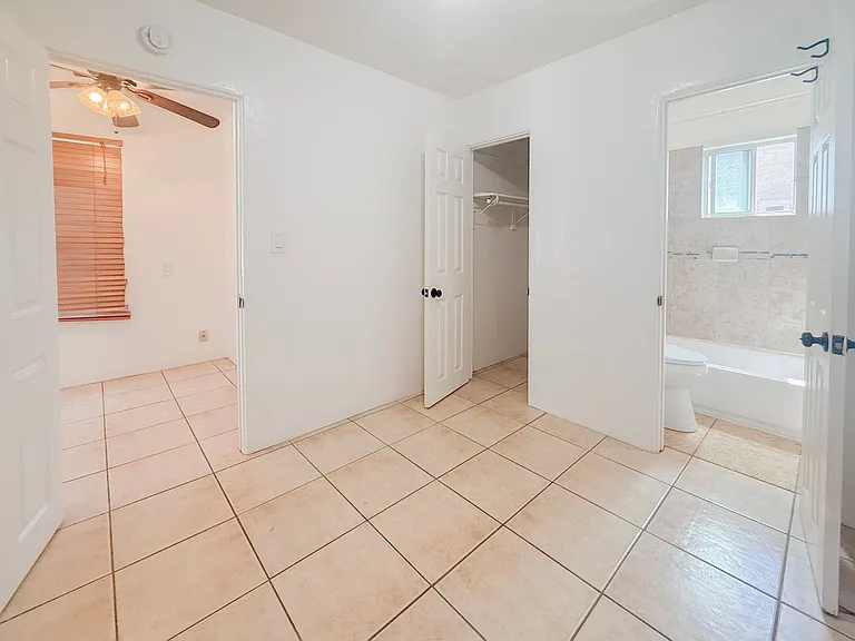 1 Bedroom / 1 Bath Cottage W/ Parking space in Normal Heights — Photo 6
