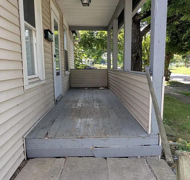 653 Sumner St — Photo 3