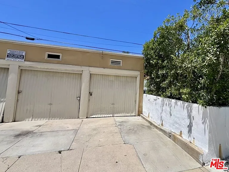 2011 N Vermont Ave — Photo 13