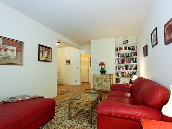 4th image of 381 S Lake Dr APT 7