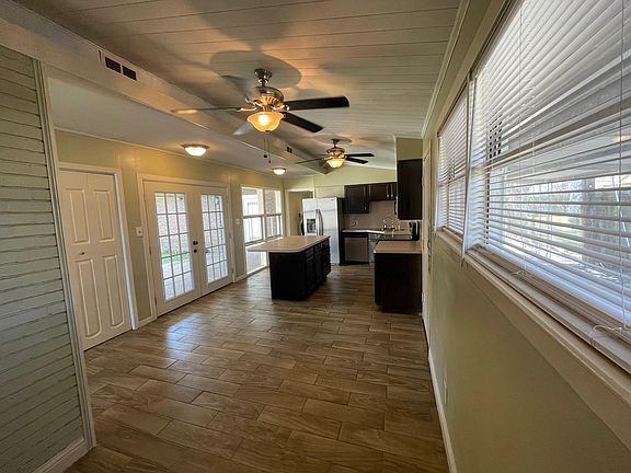 4th image of 7906 Pecan Villas Dr