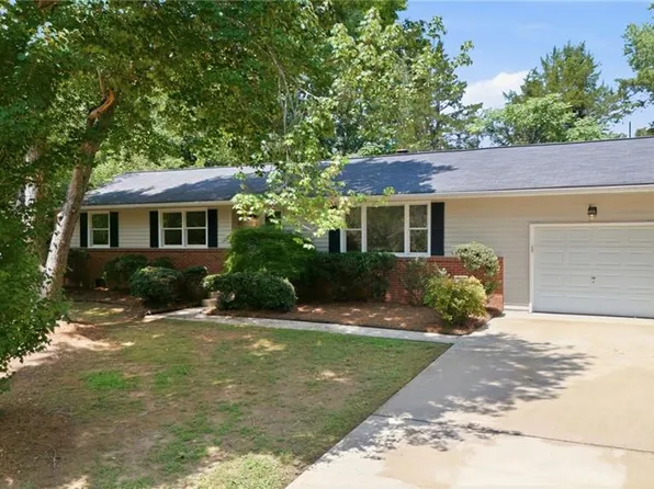 2112 Kello Dr, Greensboro, NC 27455