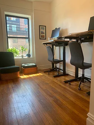 Rented by M.Grossman R.E. Management | media 11