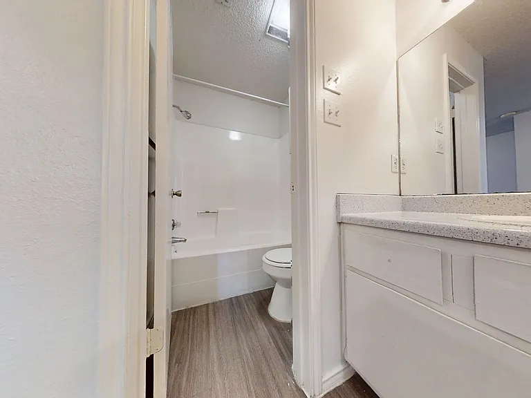 Stadium View Apartments — Photo 16