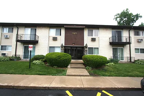 8999 Kennedy Dr #2C Photo 1