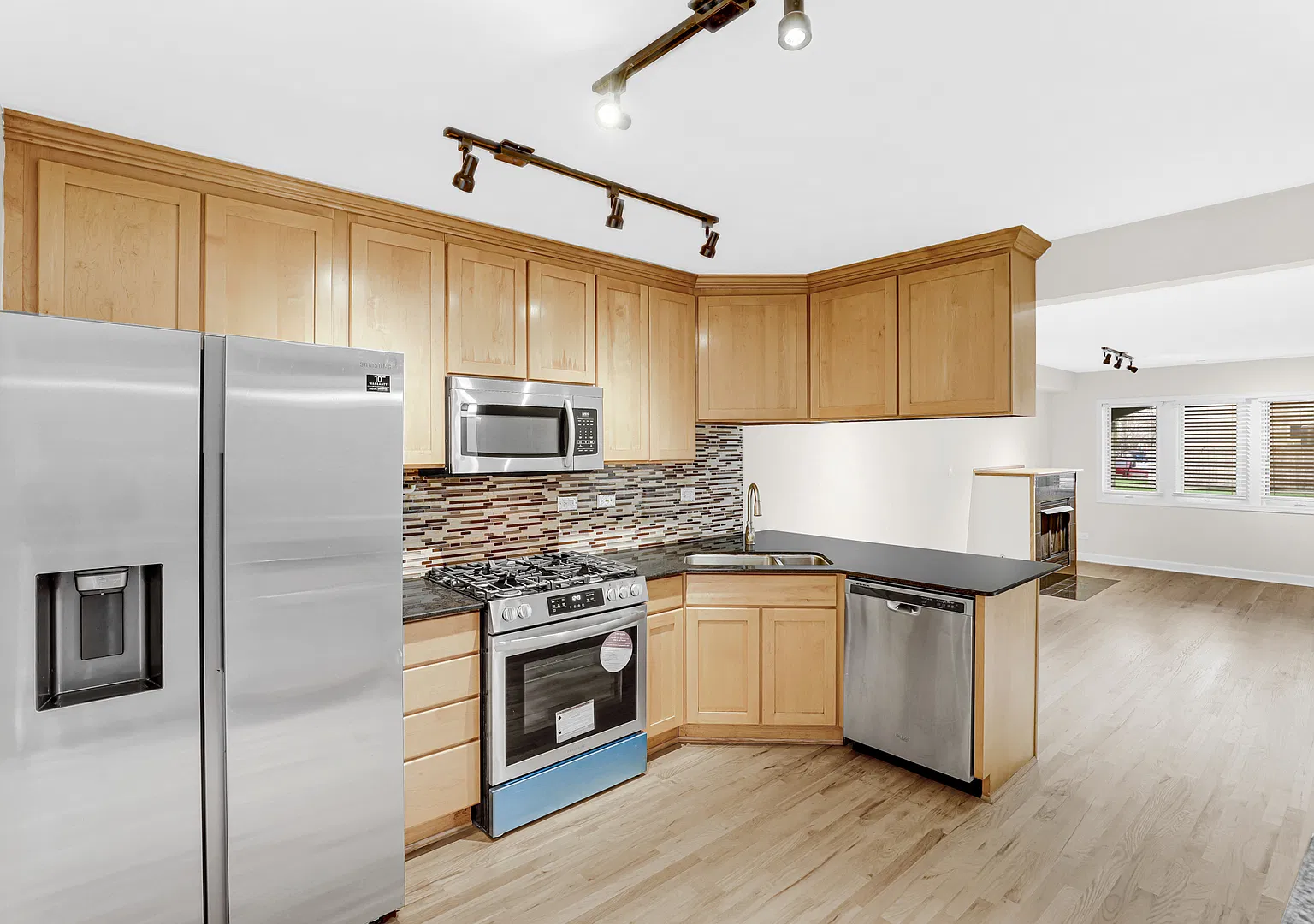 3 bed, 3.5 bath, 1785 sqft, $3,800 — Photo 4