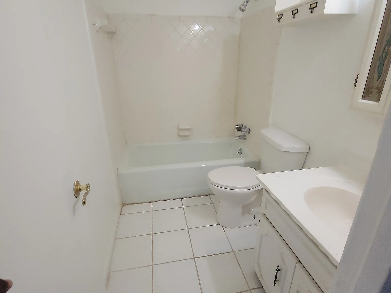 4 bed, 2218 sqft, $2,400 — Photo 1