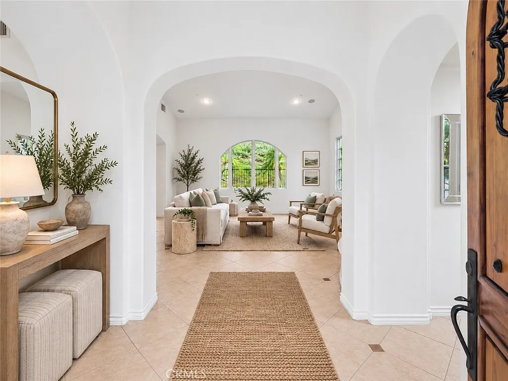 4 bed, 4.5 bath, 3124 sqft, $11,000 — Photo 3
