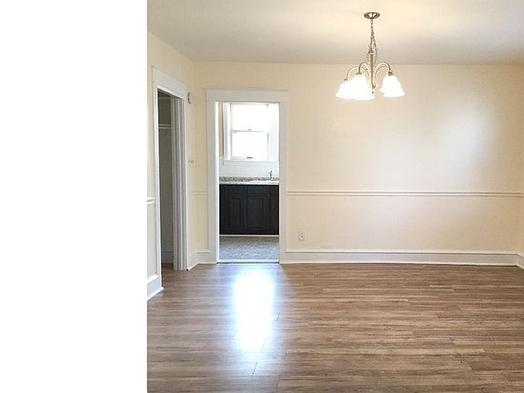 5th image of 267 W Greenwood Ave