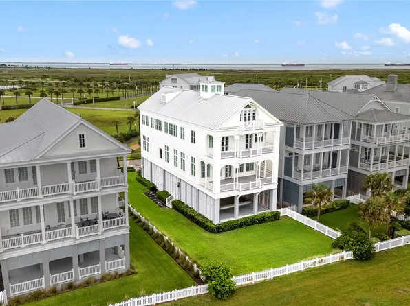 2425 E Seaside Dr, Galveston, TX 77550