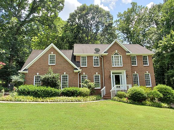 3rd image of 597 Anglewood Dr