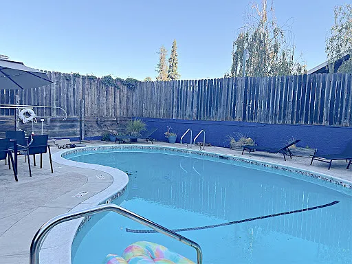 Capri Apartments — Photo 7