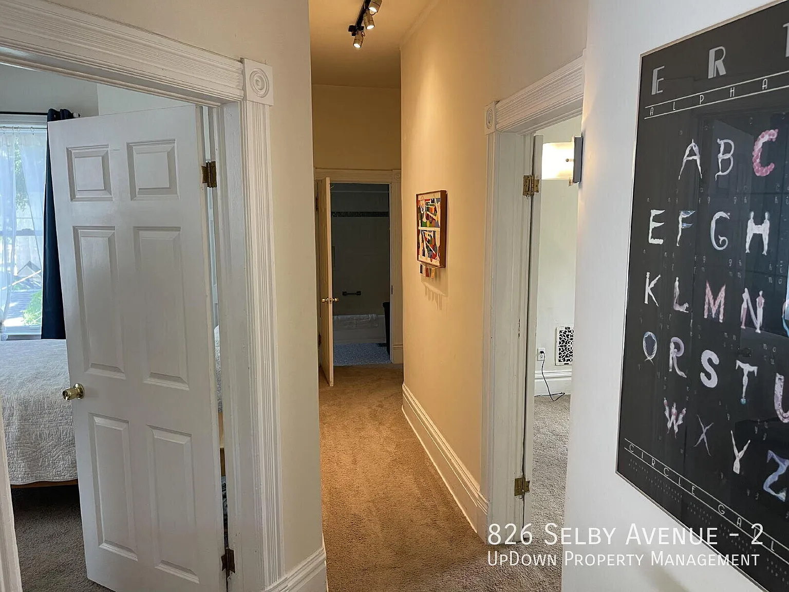 "Charming 2-Bedroom Upper Unit of Victorian Duplex in St. Paul's Summit-University neighborhood, ... — Photo 4