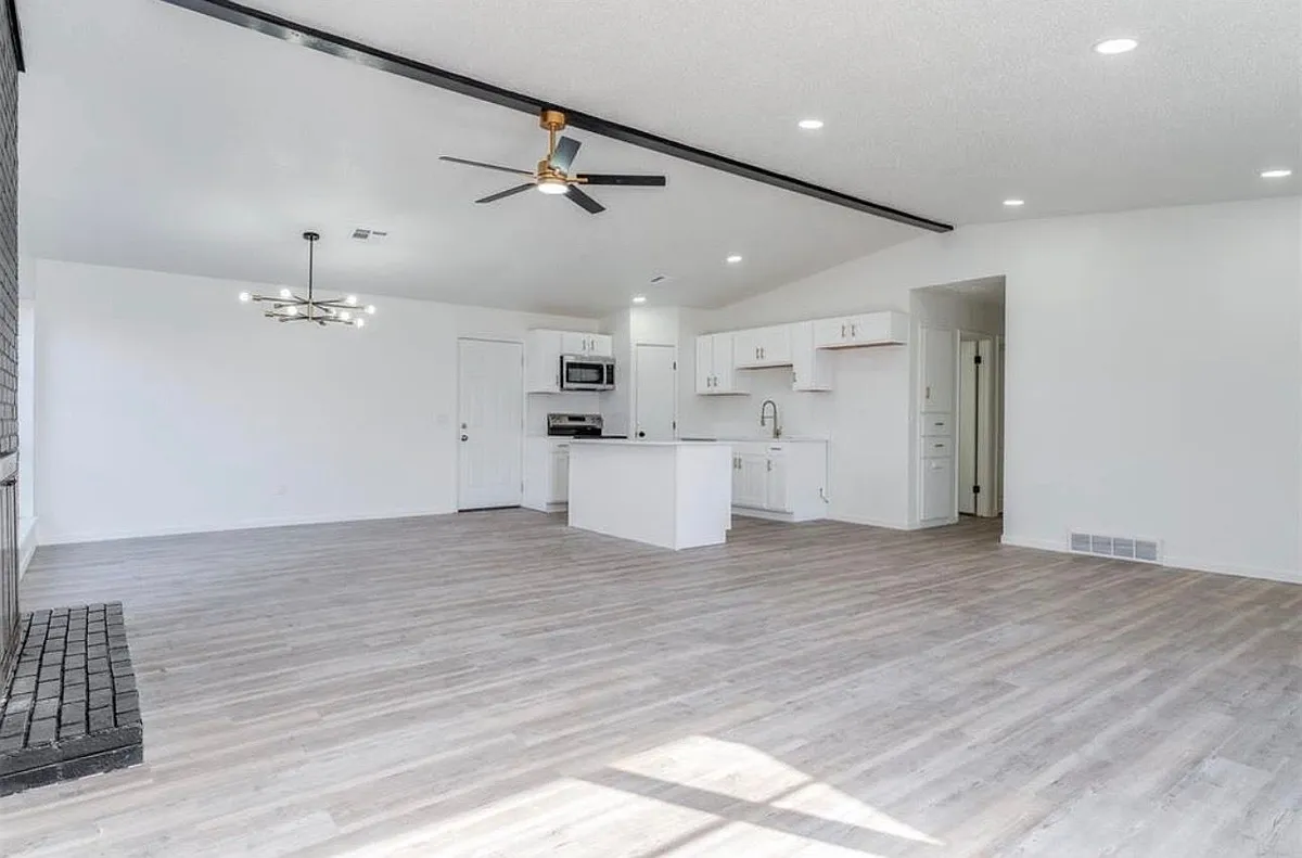 Building Photo - 1221 SW 78th Ter