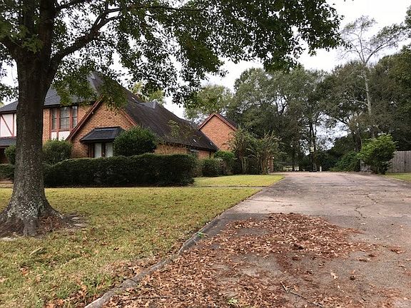 2nd image of 2901 Country Club Dr