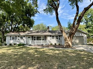 7820 Tomahawk Rd, Prairie Village, KS 66208