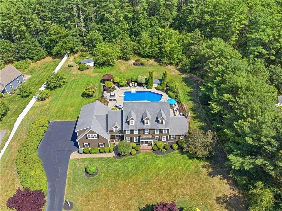 1st image of 37 Wyndemere Ct