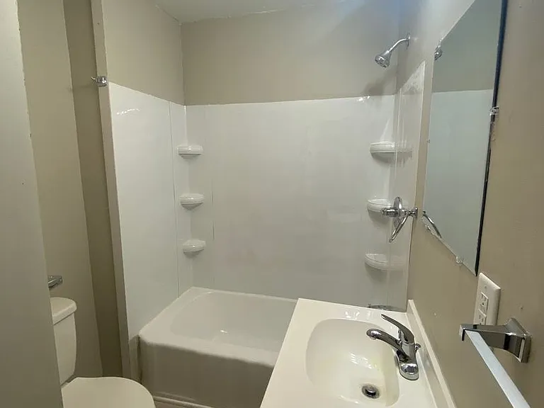 938 N Gray St — Photo 10